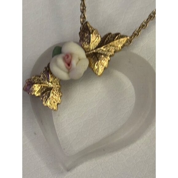 Vintage Frosted Lucite Heart Necklace With Porcelain Rose & Gold-Tone Leaves - Picture 7 of 15
